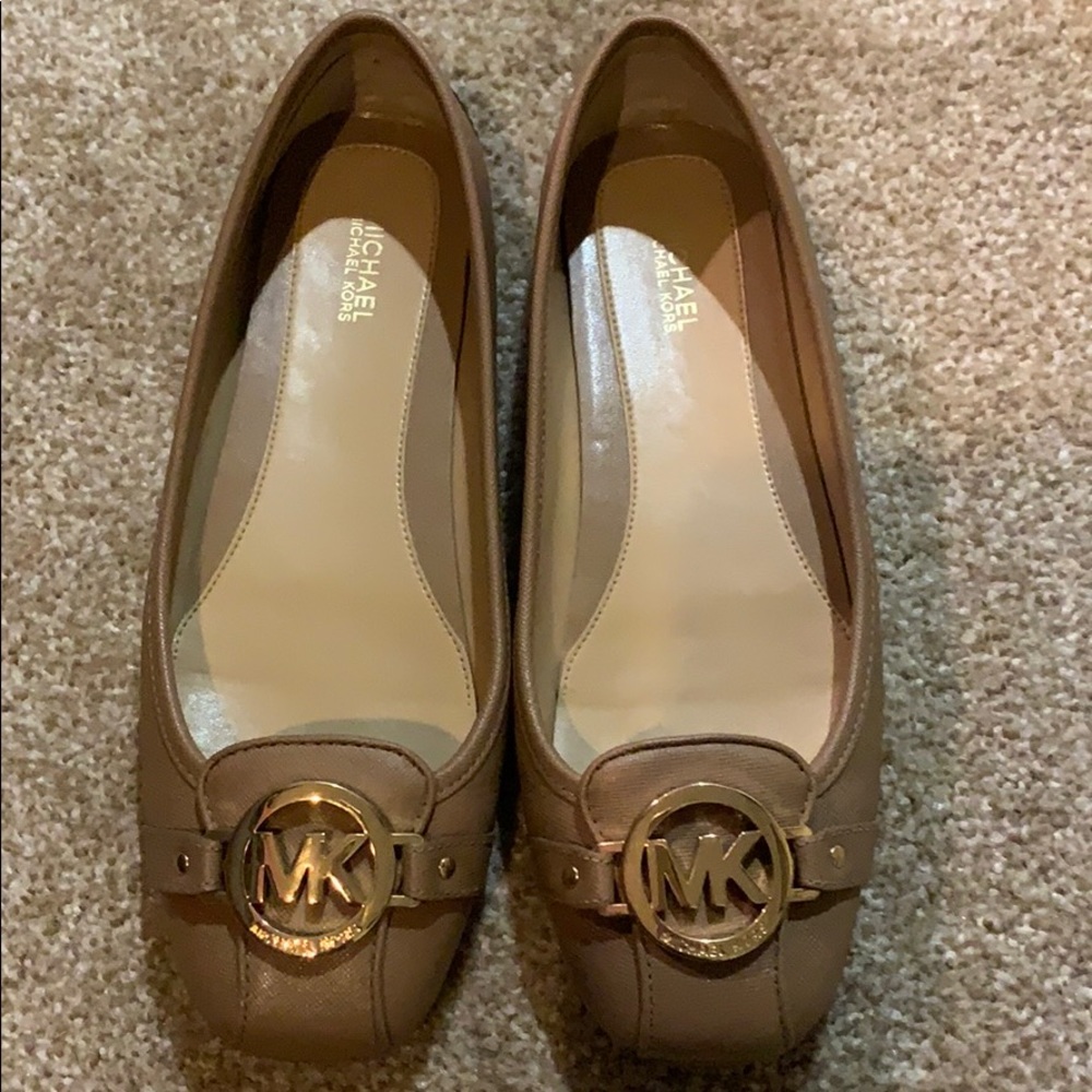 Size 8 Michale Kors flats